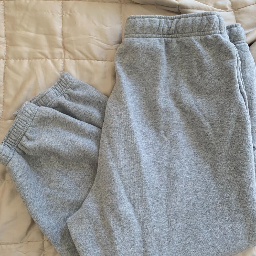 Aritzia TNA Sweatfleece Mega Fit Sweatpants